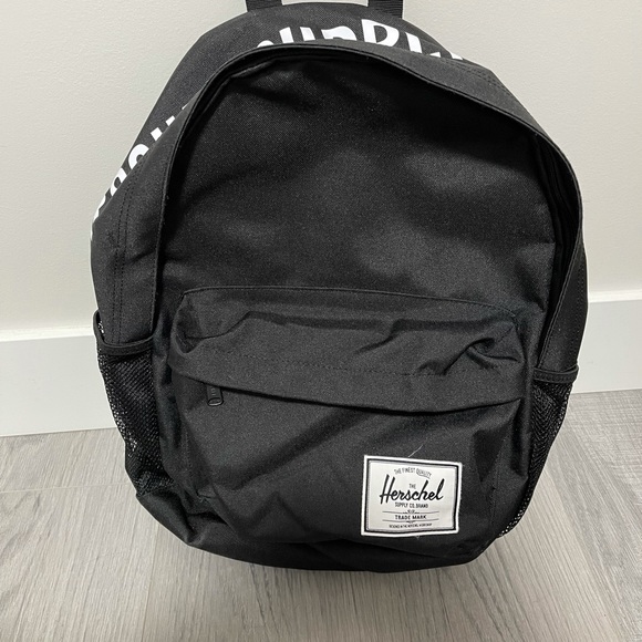 Black color - Picture 1 of 3